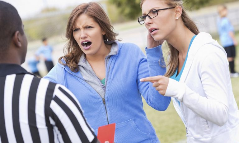 Violence entre parents et bénévoles